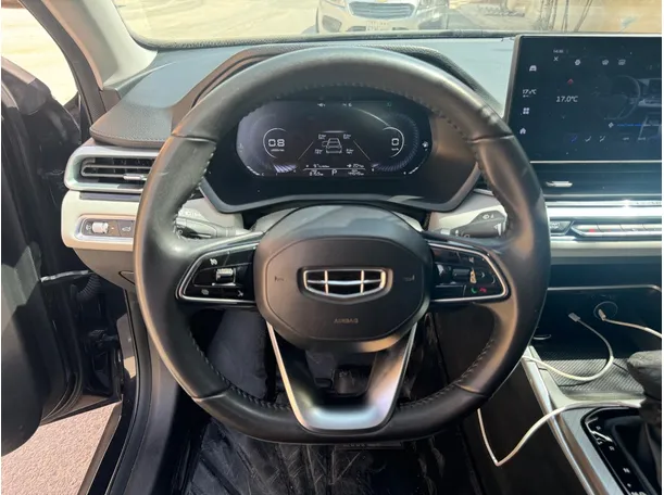 Car image 18
