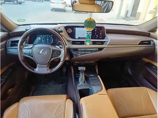 Car image 21