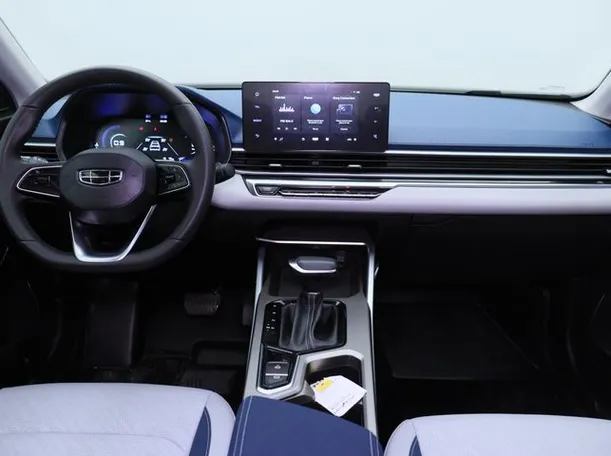 Car image 14