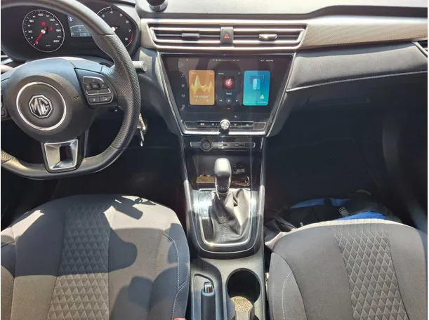 Car image 14