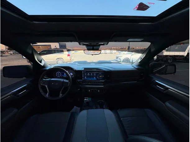 Car image 14