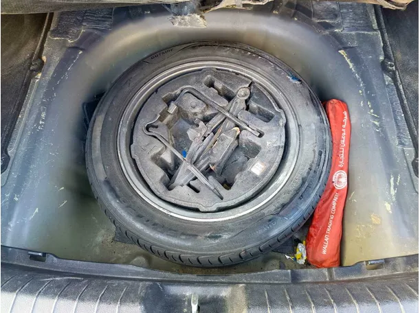 Car image 35