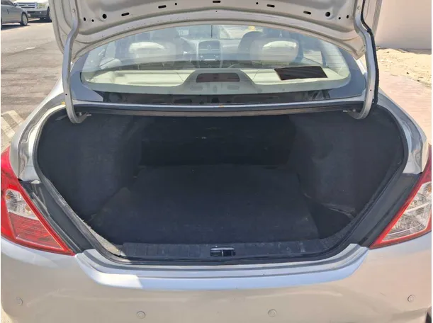 Car image 18