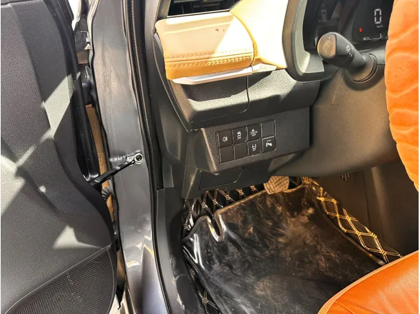 Car image 26