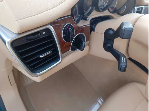Car image 39