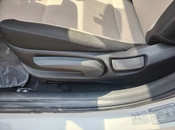 Car image 35
