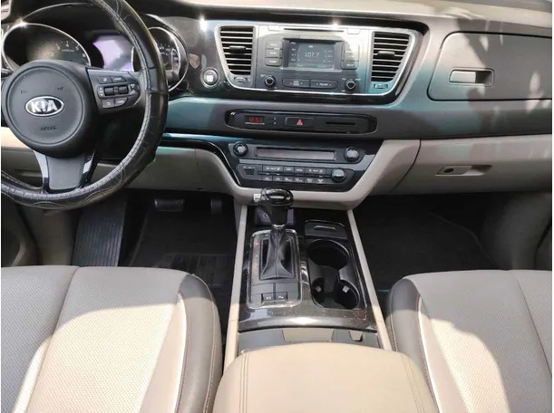 Car image 24