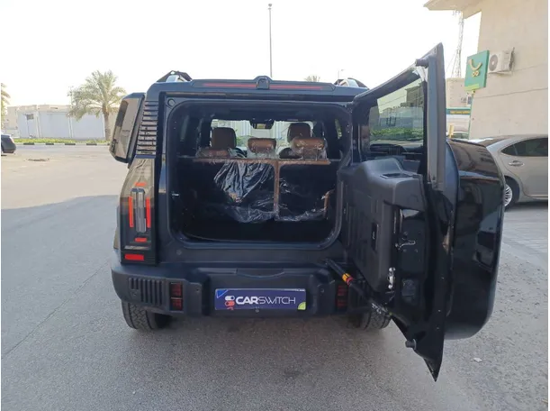 Car image 19