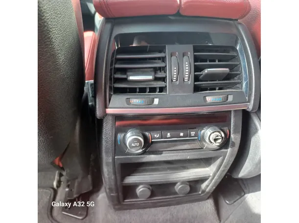 Car image 32