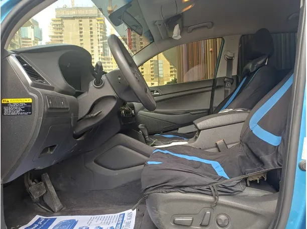 Car image 12
