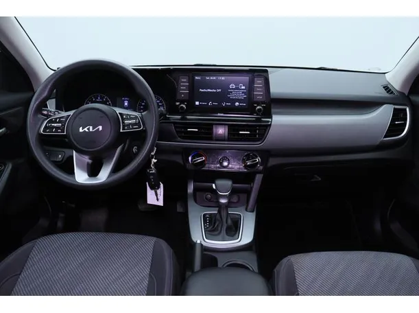 Car image 14