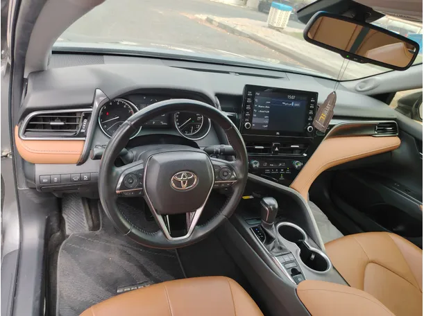 Car image 12