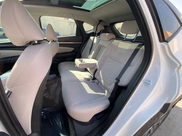Car image 13
