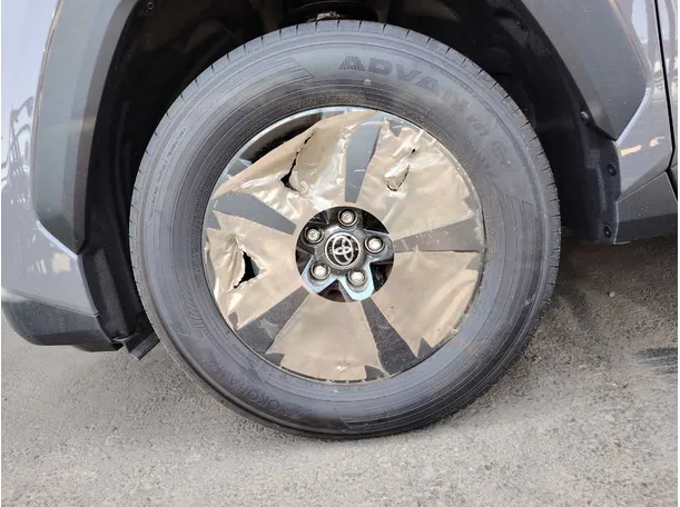 Car image 9