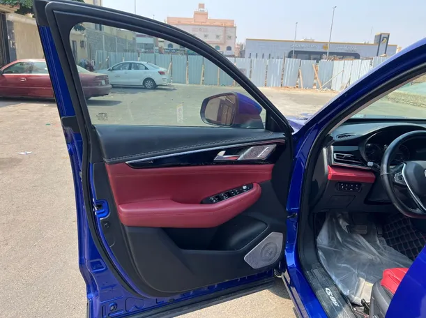Car image 10