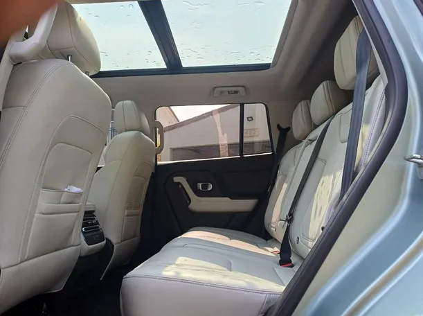 Car image 13
