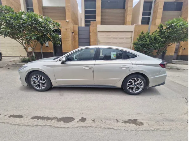 Car image 8