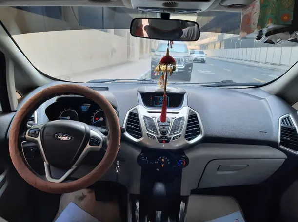 Car image 15