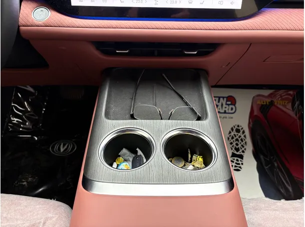 Car image 28