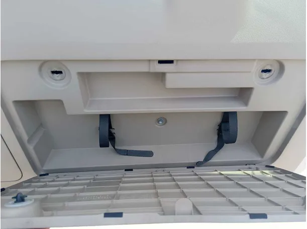 Car image 30