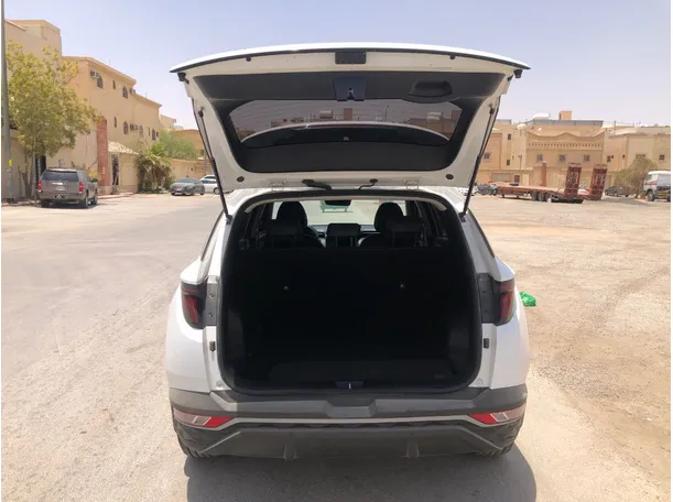 Car image 17