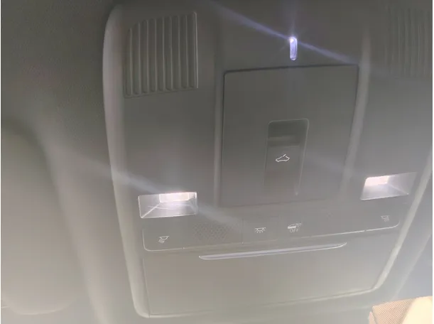 Car image 28