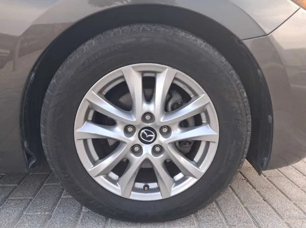 Car image 9