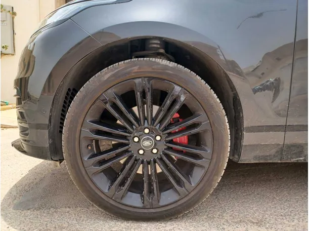 Car image 9