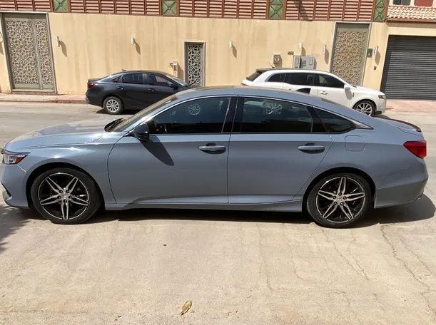 Car image 8