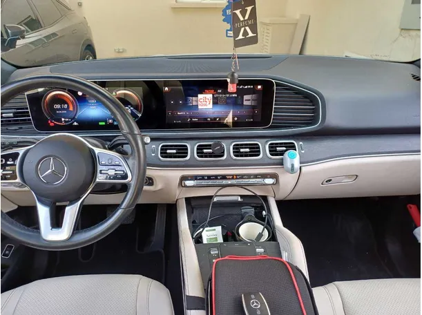 Car image 18