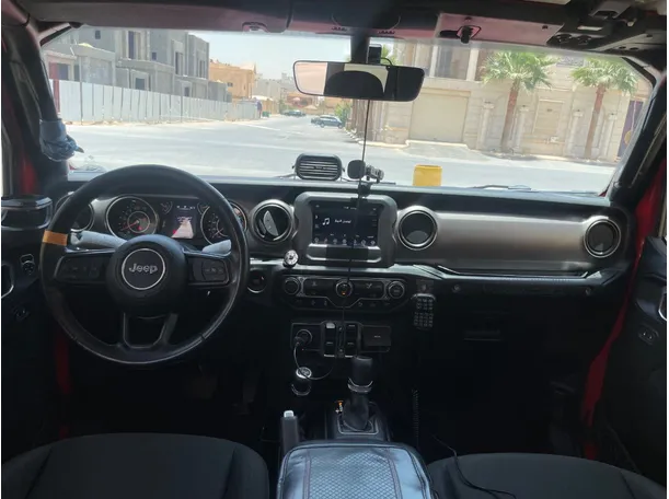 Car image 17
