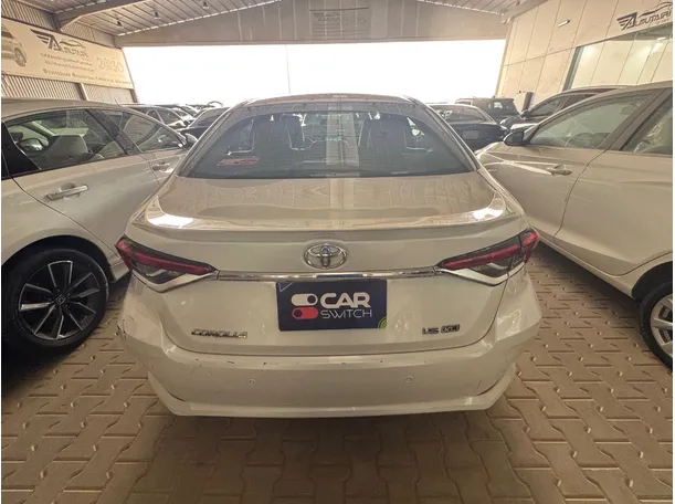 Car image 4