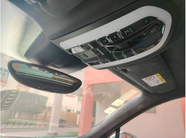 Car image 43