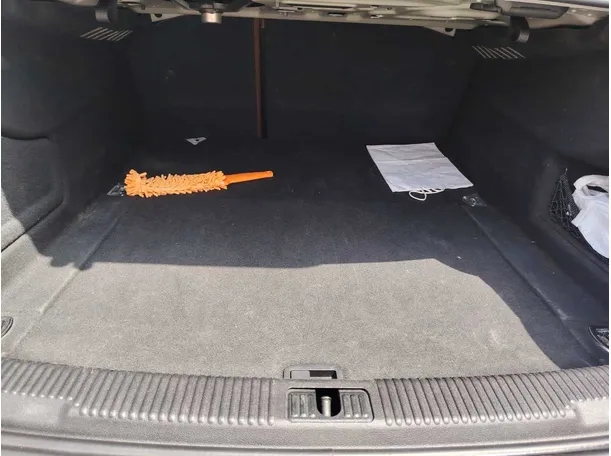Car image 27