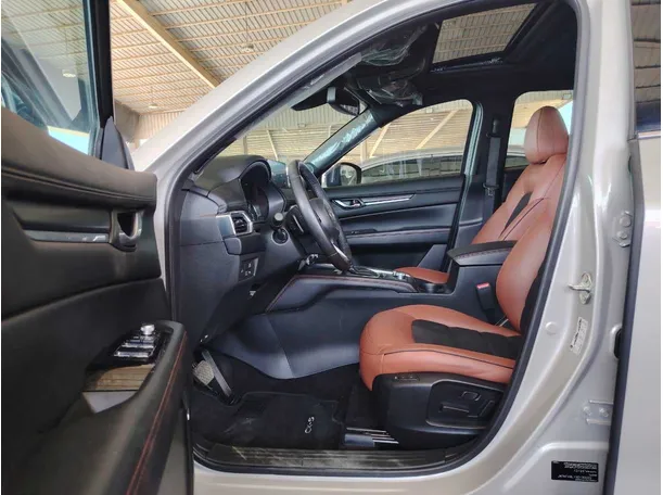 Car image 14