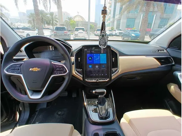 Car image 14