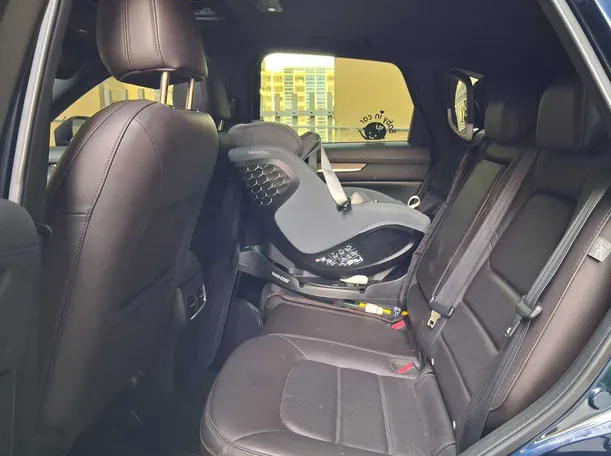 Car image 13