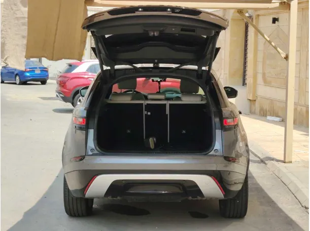 Car image 26