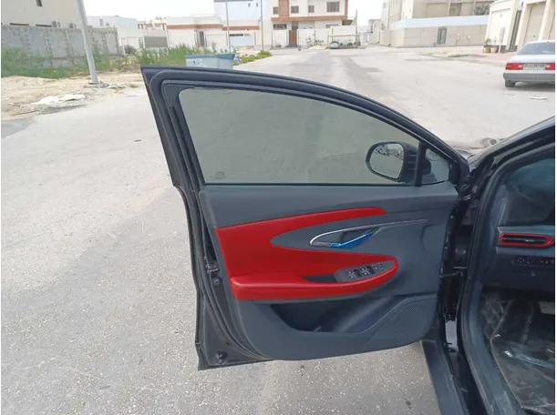 Car image 10