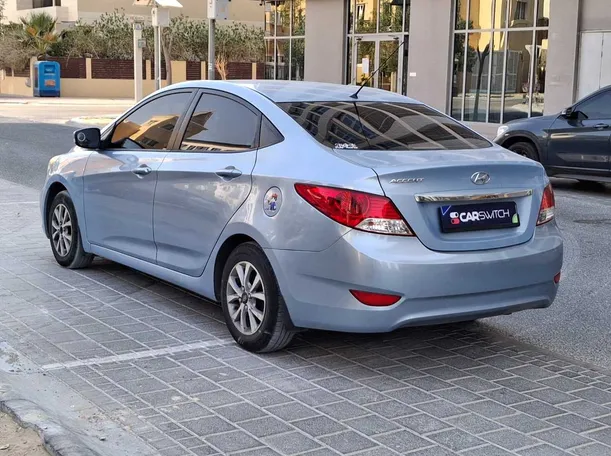 Car image 8