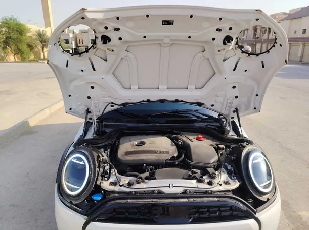 Car image 26