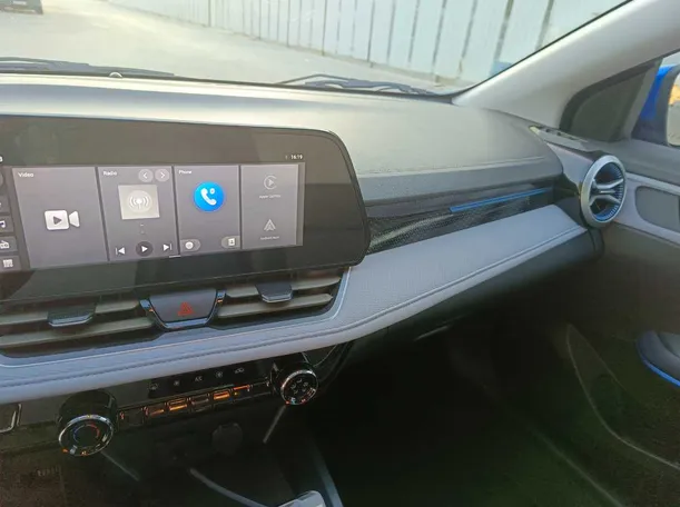 Car image 29