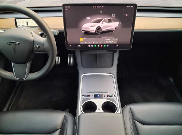 Car image 15