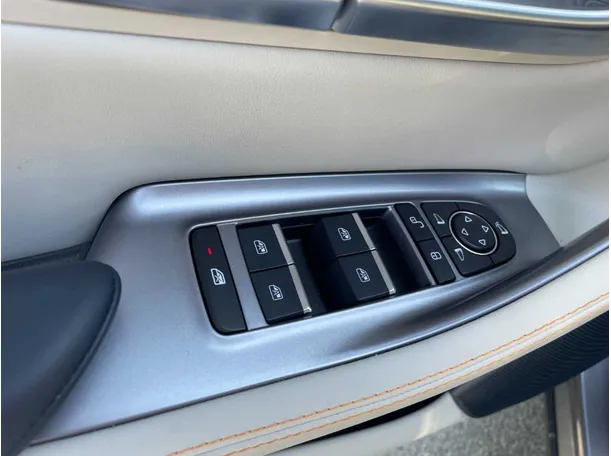 Car image 37