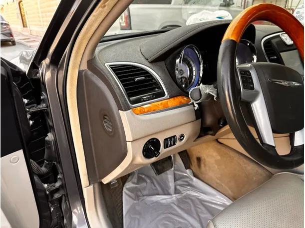Car image 12