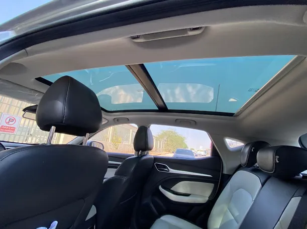 Car image 14