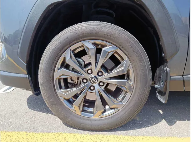 Car image 10
