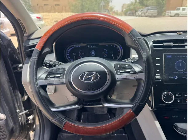 Car image 17