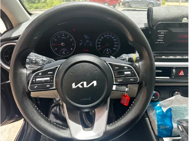 Car image 19