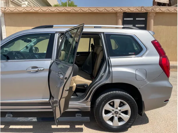 Car image 14